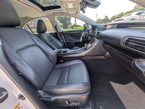 Used 2018 Lexus IS 300 w/ Comfort Package RWD image 42