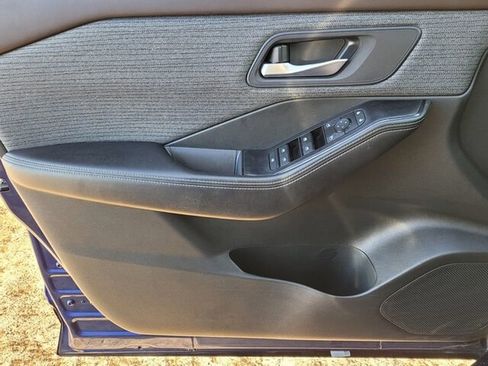 Used 2023 Nissan Rogue SV image 27