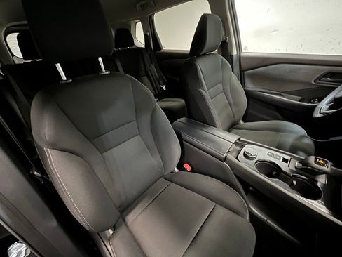 Used 2023 Nissan Rogue S image 12