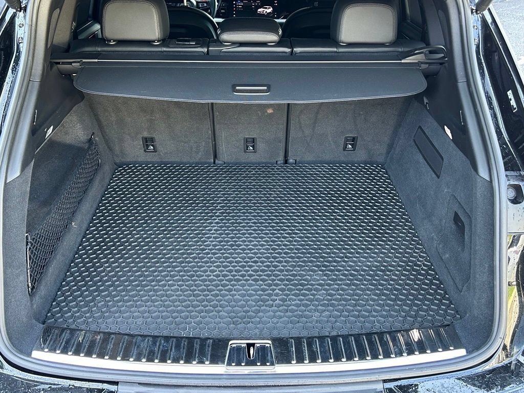 Certified 2025 Porsche Cayenne AWD/4WD image 33