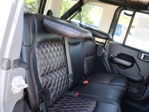 Used 2021 Jeep Wrangler Unlimited Rubicon AWD/4WD image 12