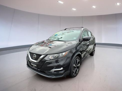 Used 2022 Nissan Rogue Sport SL image 2