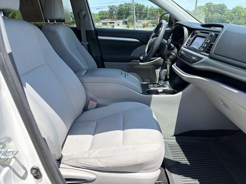 Used 2016 Toyota Highlander Plus FWD image 32