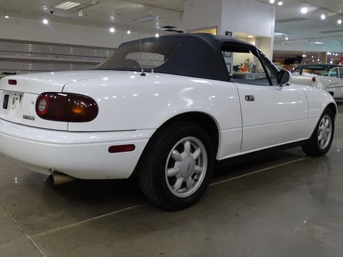 Used 1991 MAZDA MX-5 Miata RWD image 15