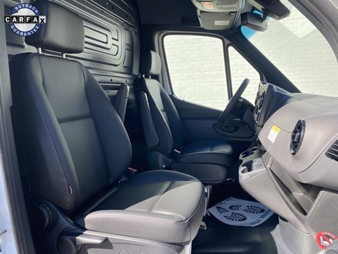 Used 2025 Mercedes-Benz Sprinter 2500 image 12