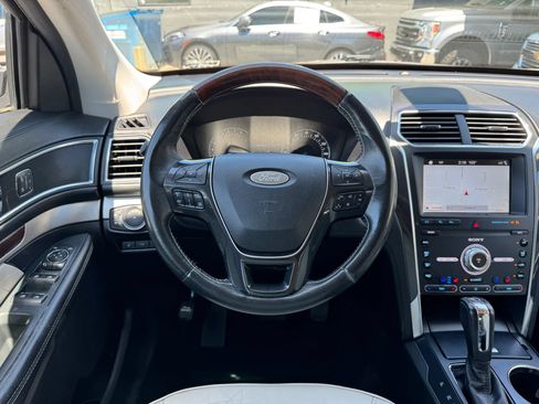 Used 2019 Ford Explorer Platinum AWD/4WD image 26
