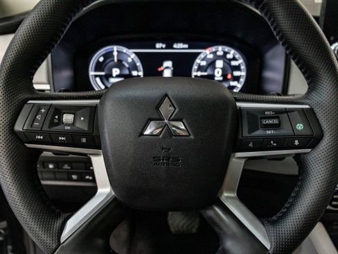 New 2025 Mitsubishi Outlander SEL image 8
