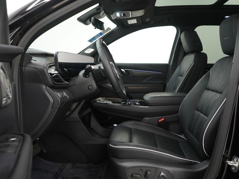 Used 2025 Buick Enclave Avenir w/ Super Cruise Package image 20