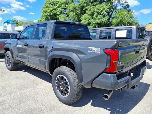Used 2025 Toyota Tacoma TRD Off-Road AWD/4WD image 4