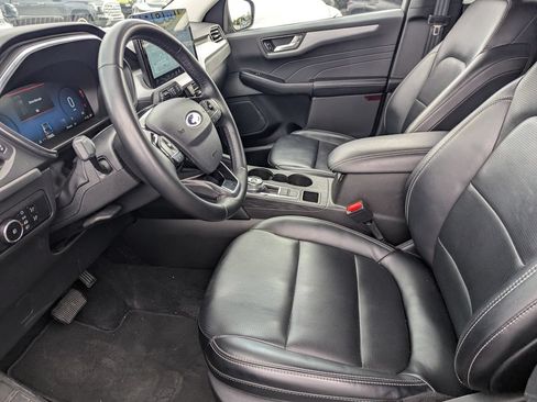 Used 2025 Ford Escape Platinum AWD/4WD image 29