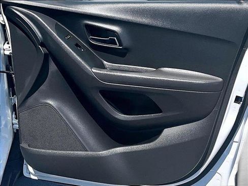 Used 2020 Chevrolet Trax LS image 18