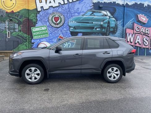 Used 2022 Toyota RAV4 LE AWD/4WD image 2