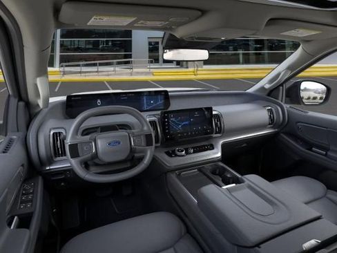 New 2025 Ford Expedition Active image 9