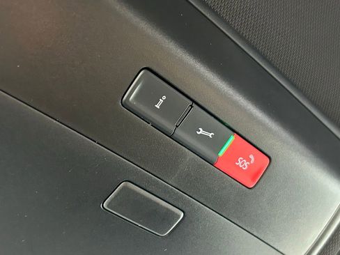 Used 2022 Volkswagen Atlas Cross Sport SE w/ Black Wheel Package image 57