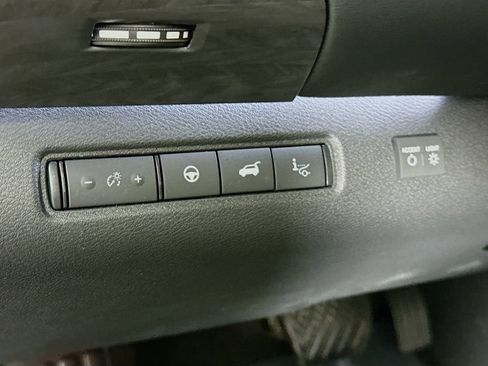 Certified 2026 Nissan Pathfinder Platinum w/ Lighting Package AWD/4WD image 19