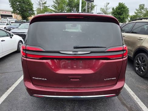 Used 2023 Chrysler Pacifica Limited FWD image 6