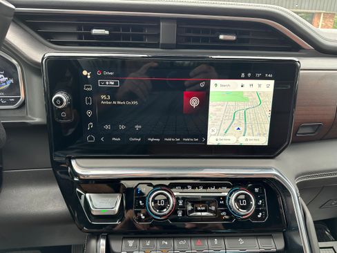 Used 2024 GMC Sierra 2500 Denali Ultimate image 7