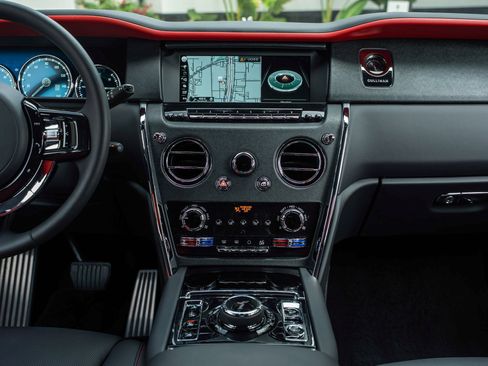 Certified 2023 Rolls-Royce Cullinan w/ Dark Exterior Package image 35