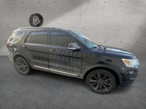 Used 2019 Ford Explorer XLT w/ Equipment Group 202A image 4