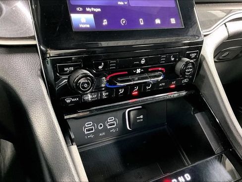 Used 2023 Jeep Grand Cherokee Altitude AWD/4WD image 16
