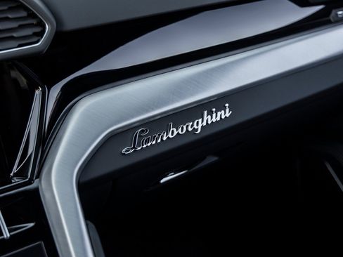 Used 2024 Lamborghini Urus S image 32