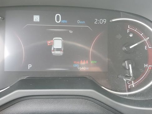 Used 2025 Toyota RAV4 XLE AWD/4WD image 15
