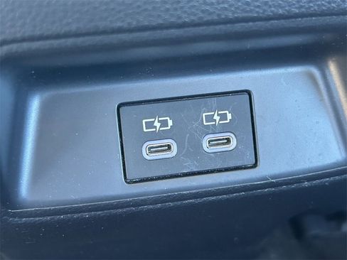 Used 2025 Toyota Corolla LE image 21