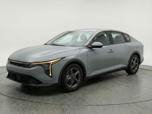 Used 2025 Kia K4 LXS image 3