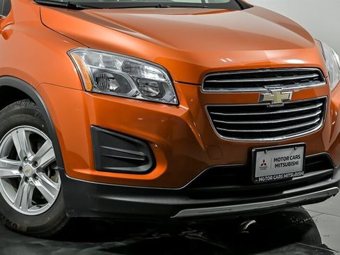 Used 2016 Chevrolet Trax LT w/ LT Sun and Sound Package FWD image 2