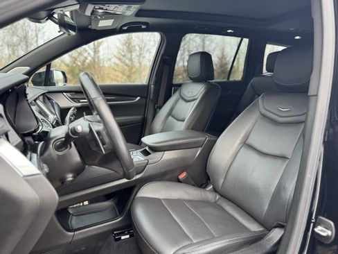 Used 2024 Cadillac XT6 Sport w/ Technology Package image 14