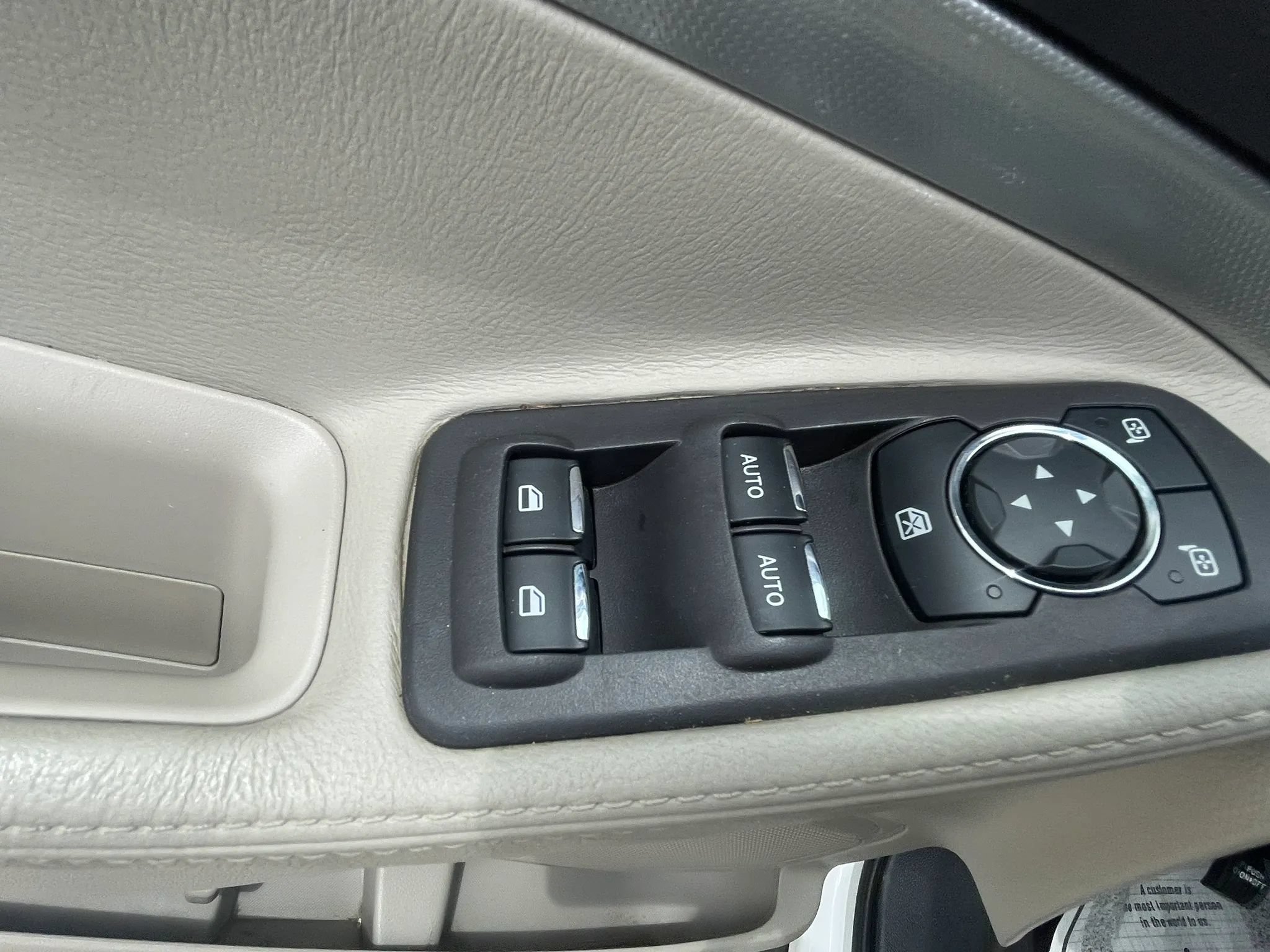 Used 2014 Ford Explorer XLT w/ Equipment Group 202A AWD/4WD image 24