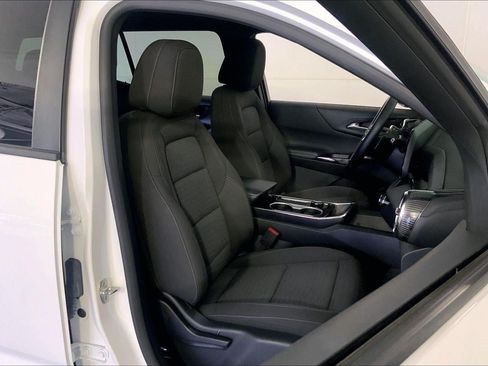 Used 2026 Chevrolet Equinox LT FWD image 7