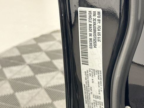 Used 2025 Jeep Compass Latitude image 12