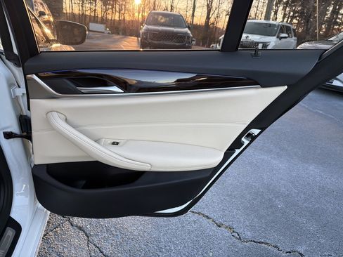 Used 2020 BMW 530i w/ Convenience Package image 16