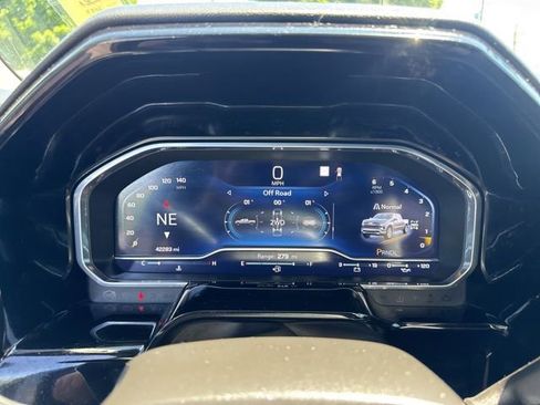 Used 2022 Chevrolet Silverado 1500 LT AWD/4WD image 19