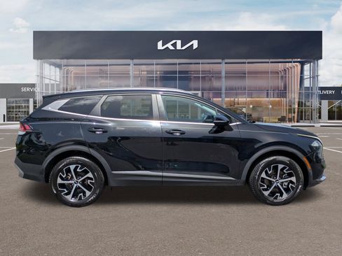 Certified 2023 Kia Sportage EX AWD/4WD image 3