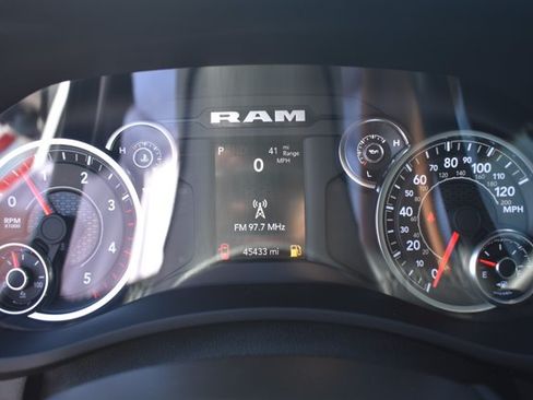 Used 2024 RAM 2500 Big Horn AWD/4WD image 24