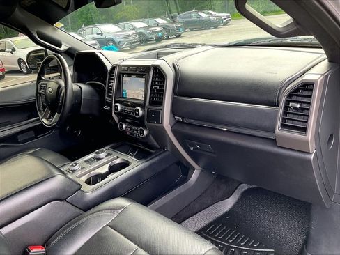 Used 2018 Ford Expedition Max XLT w/ Equipment Group 202A AWD/4WD image 14