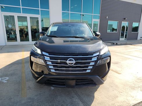 Used 2024 Nissan Rogue S image 2