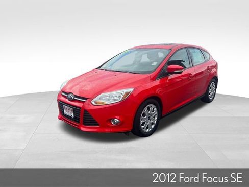 Used 2012 Ford Focus SE w/ SE Winter Pkg image 4