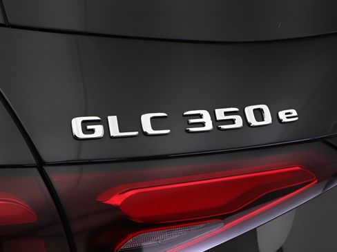 Used 2025 Mercedes-Benz GLC 350e 4MATIC image 19