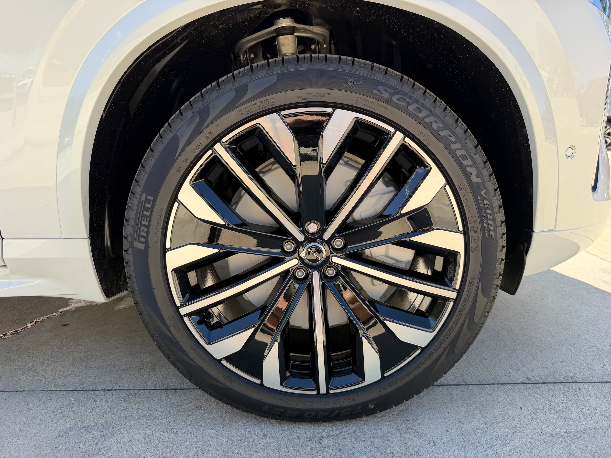 New 2026 Volvo XC90 T8 Plus w/ Protection Package Premier AWD/4WD image 7