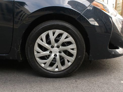 Used 2018 Toyota Corolla LE image 11