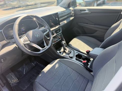 Used 2025 Volkswagen Taos SE AWD/4WD image 15
