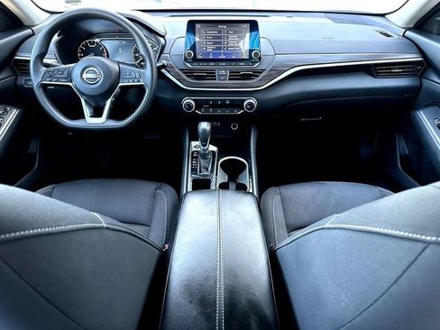 Used 2024 Nissan Altima 2.5 SV FWD image 27