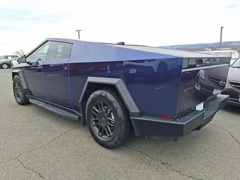 Used 2025 Tesla Cybertruck AWD Crew Cab image 6