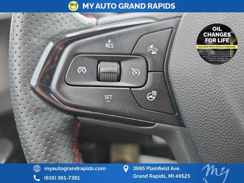 Used 2025 Chevrolet Trax RS FWD image 15