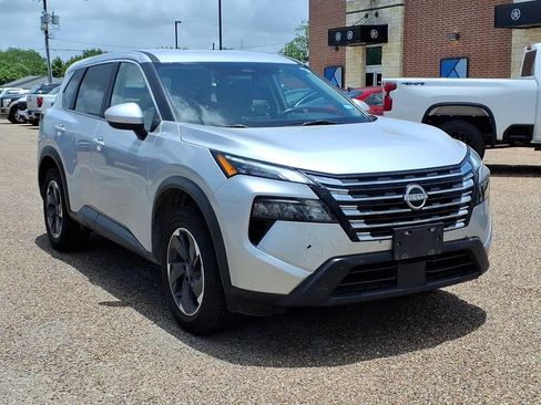 Used 2024 Nissan Rogue SV FWD image 4