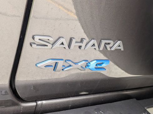 Used 2025 Jeep Wrangler Unlimited Sahara image 19