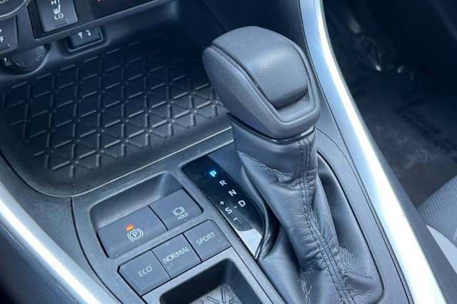 Used 2019 Toyota RAV4 XLE w/ Convenience Package FWD image 24